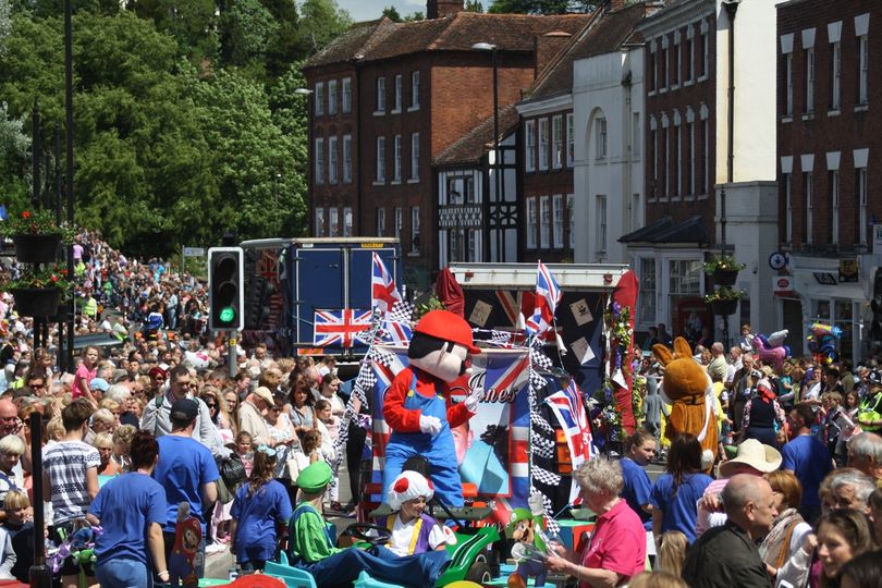 Photo of a large crowd of people in the main street in Bewdley for the carnival