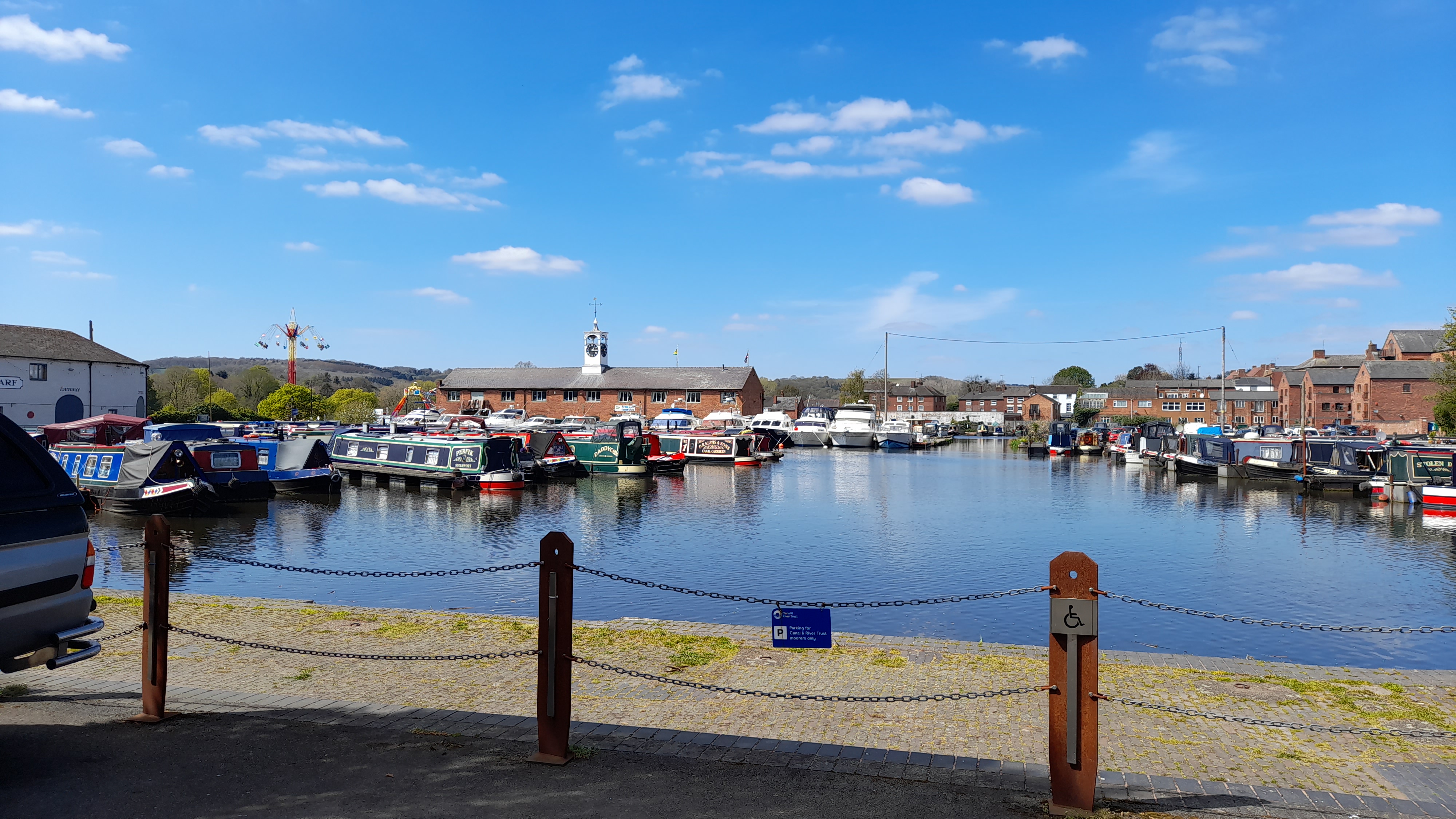 Canal basin with boats set below buildings